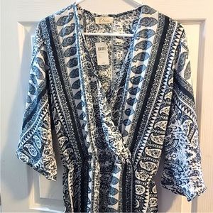 Elan international small romper. Deep v beautiful NWT large flowy sleeves